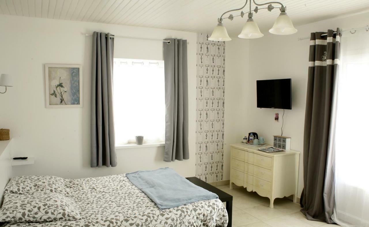Au Coeur Des Vignes Bed and Breakfast Archiac Εξωτερικό φωτογραφία